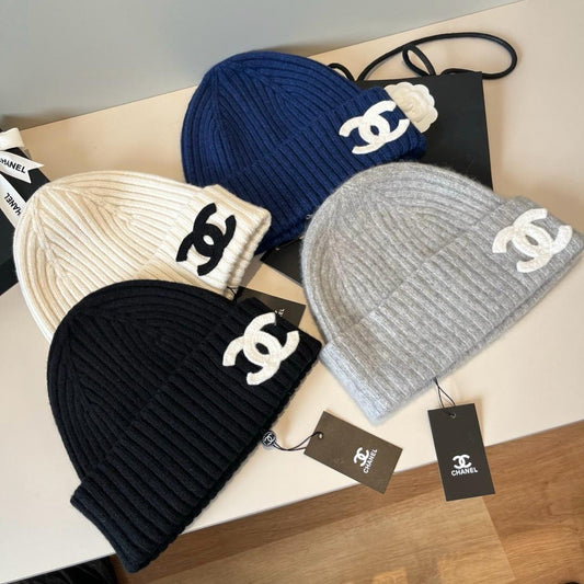 Bonnet Chanel en Maille Côtelée avec Logo CC